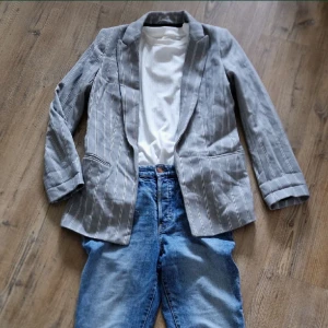 Zara blazer - Superfin lite oversize kavaj/blazer.  Strl 36. Passar 34-38 från hm.  Nypris 699:-