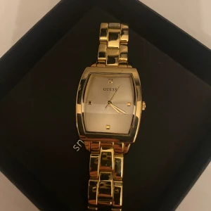 Guess klocka - Guess klocka knappt använd.