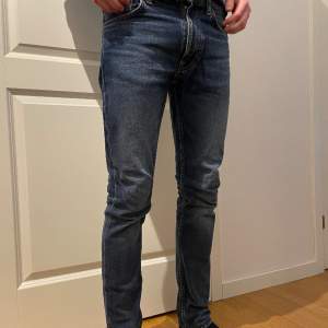 Jeans i gott skick. Lean Dean från nudie jeans. Är 188cm!
