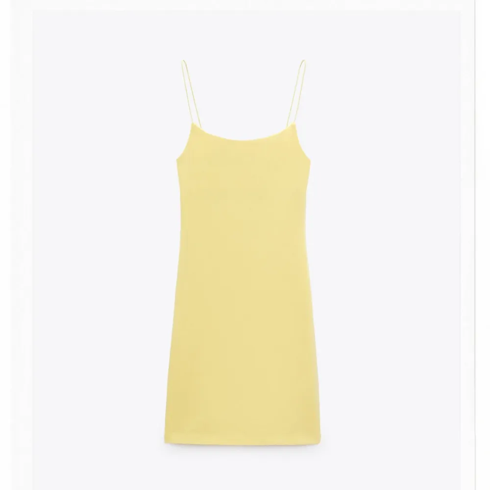 Så fin gul tight klänning i linnematerial från Zara som inte kommer till användning, så gott som ny. I S men passar mig som har XS. Klänningar.