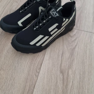 Ea7 skor - Jag använder dem inte längere och behöver pengarna. Köpta förra åter