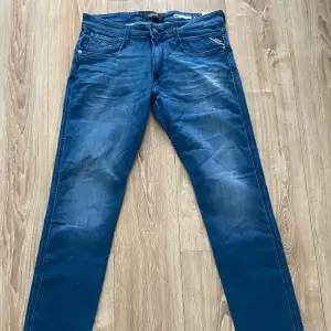 Nya Replay Anbass Blue Jeans. Nypris 1099kr. 