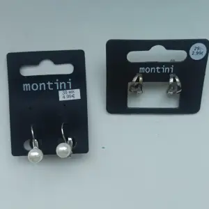 Två par helt nya örhängen från smyckes kedjan Montini/ Ur & Penn🌟  Aldrig använda, säljer då jag har många andra örhängen!  Skriv gärna om du har frågor💕