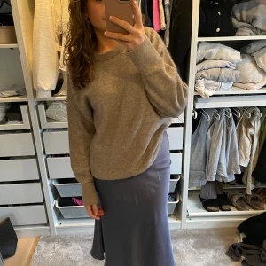 Satinkjol na-kd - Blå satinkjol från na-kd, säljer pga att den inte passar längre. Strl. 36