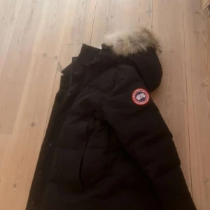 Canada goose - Helt ny jacka ,säljer på grund den va lite stor på min brorsa , sto ca men passar mer som s, helt ny tagg o påsen följer med