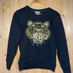 Kenzo gold sweatshirt  - Oanvänd och finns inga fläckar. 