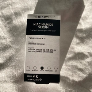 The inkeylist serum - Niacinamide serum. Säljer då det inte passar inte min hudtyp. Testad en gång. Nypris runt 119. Hör av dig för fler frågor🩷