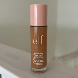elf halo glow - Jag säljer min elf halo glow pga att jag köpte fel färg!💗  Den är endast testad! Färg: medium/tan 5 Skriv till mig om du har frågor🫶🏽🫶🏽