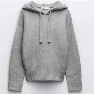 Stickad hoodie i bra skick!  💕 liknar den från zara lite 🩷