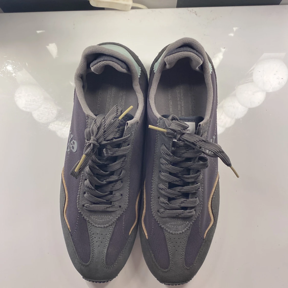 Oanvända Sneakers  - 93