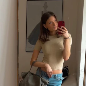 Glittrig figursydd festtopp - Sååå fin till jeans men även till fest!