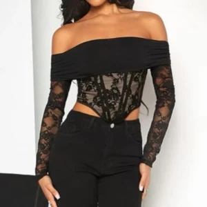 Snygg after shoulder topp 🖤✨ - Asymmetrisk kontrast, Spets, Ren, Enkel sexig topp💜✨—> oanvänd   Mycket vacker topp!💓✨ rekommenderar den