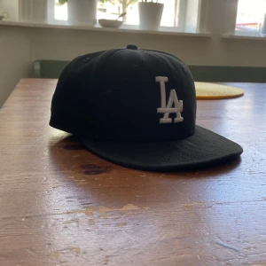 La keps 56,8 - En fin LA keps funkar båda till man och kvinnor 