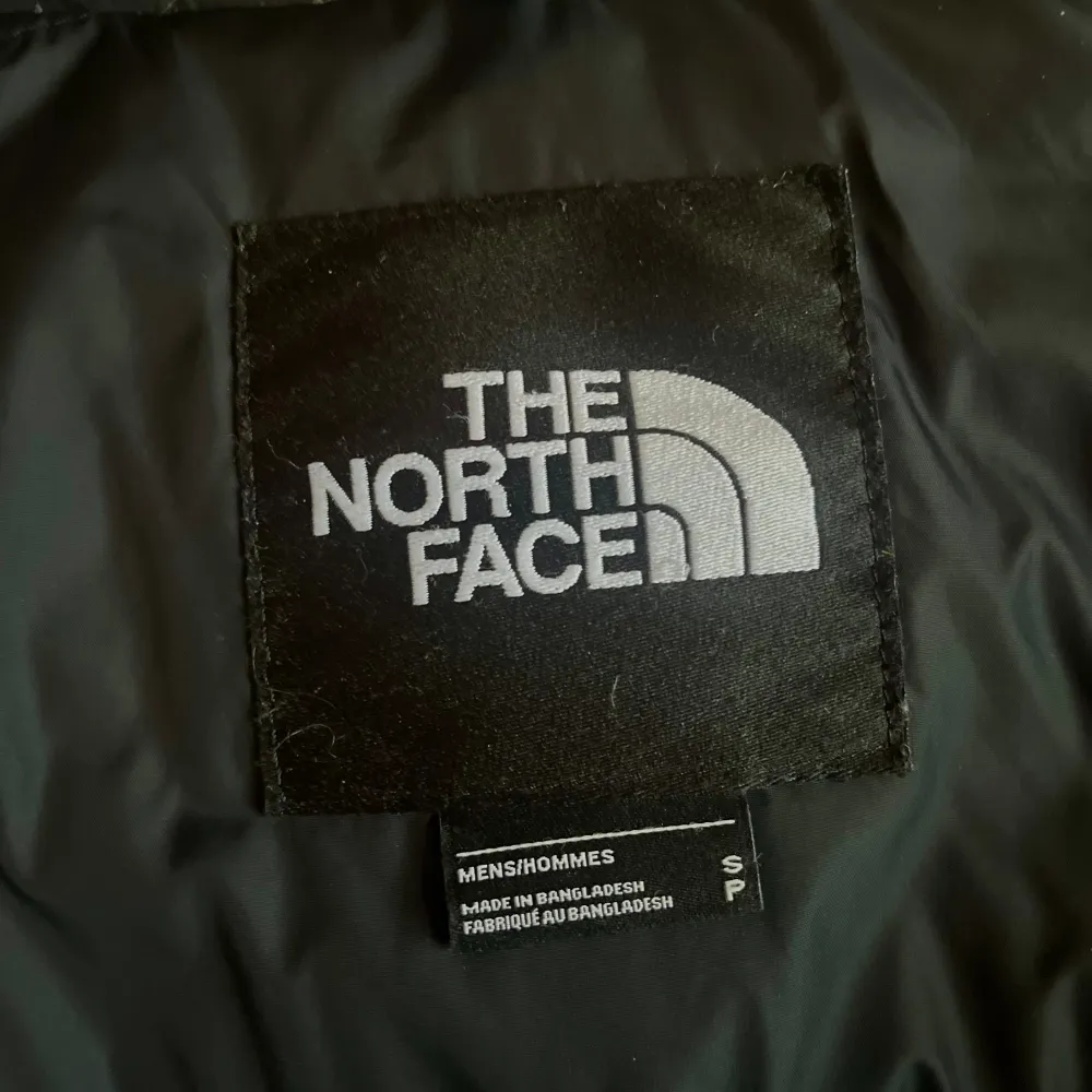 Hej! Säljer min North Face Jacka då den inte kommer till användning. Skicket är 8/10 och pris kan diskuteras.. Jackor.