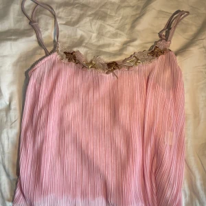 Rosa söt topp🩷 - Lite genomskinlig 