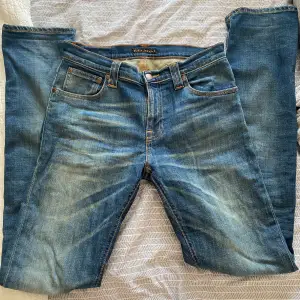 Säljer mina fina jeans från Nudie Jeans då de inte passar mig. De är i super bra skick!💕De är i storleken W29 L34