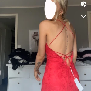 Balklänning  - Jättefin balklänning med prislapp kvar. 