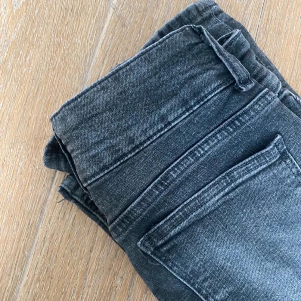 Super fina bootcut jeans från bershka. Slutsålda så finns inte att köpa.. Jeans & Byxor.