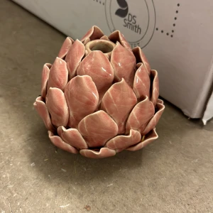 Rosa vas - Rosa vas säljs då den inte kommer till användning ny pris 199kr säljs nu för 70kr