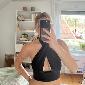 Knytbar glansig festtopp  - Går o knyta på olika sätt