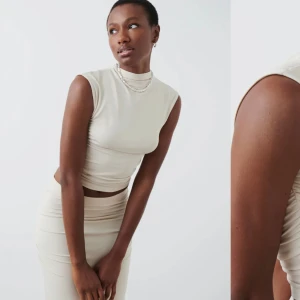 Soft touch funnel neck top  - Beige top från gina tricot i storlek M!🫶🏻 