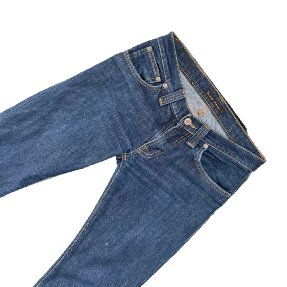 Säljer nudie jeans stel W28 L32 sitter dock mer som ca W28 L30, de är som nya och priset är inte fast.. Jeans & Byxor.