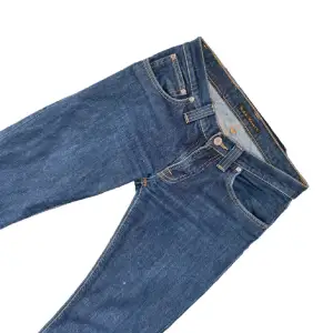 Säljer nudie jeans strlW28 L32 sitter dock mer som ca W28 L30, de är som nya och priset är inte fast.