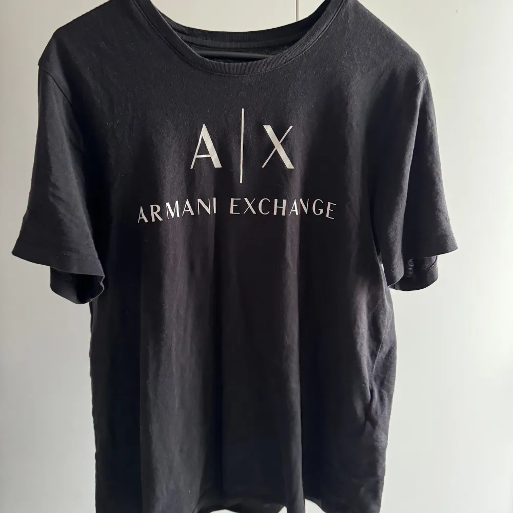 Schyst tröja från Armani. Mycket bra skick.. T-shirts.