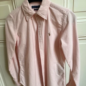 Ralph Lauen extra slim - Använd ett par gånger sedan blev jag gravid. I superfint skick. Nypris 1695 kronor. 