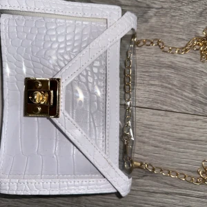 Oanvänd vit väska  - Oanvänd 