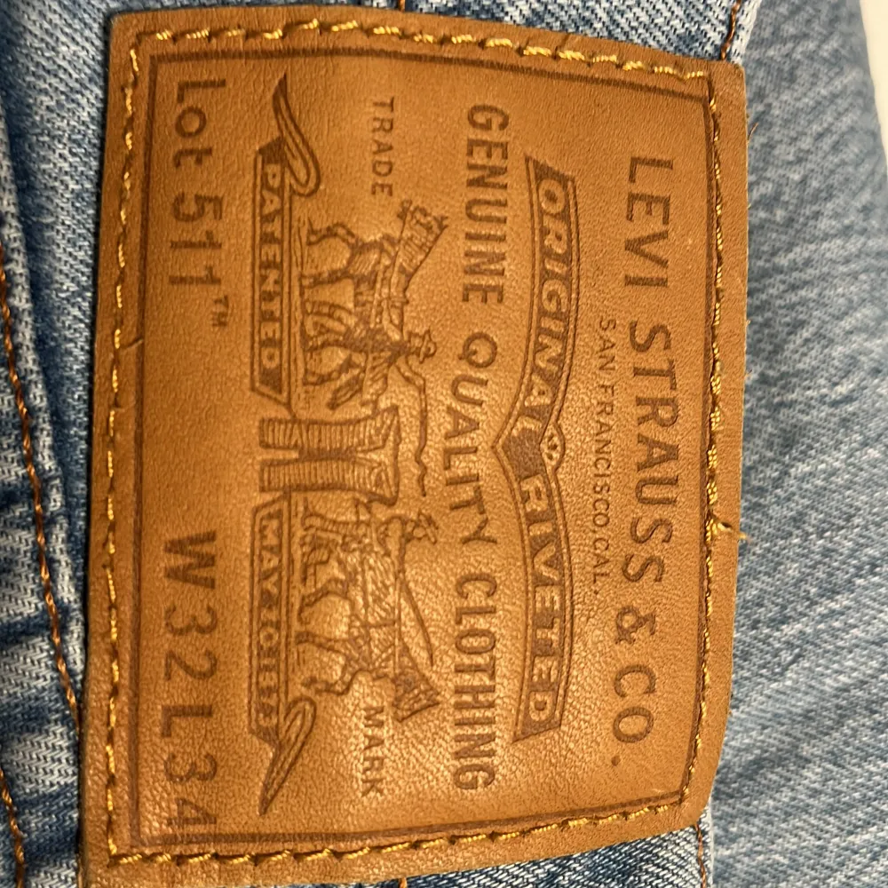 Hej! Säljer nu dessa Levis jeans då är lite för stora dem är storlek 32w 34L men ganska liten o storleken. Ca 7/10. Säljer för 299 men Orginal priset ligger på 1200kr. Om du har ngn fråga hör av dig mvh Harald . Jeans & Byxor.