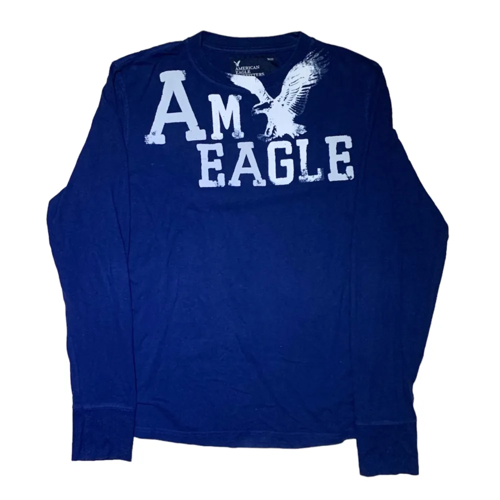 American Eagle longsleeve i storlek M. Jag på bilden är 180 cm. Mått: axelbredd - 45 cm, längd - 63 cm. Skriv för fler bilder och frågor!. T-shirts.
