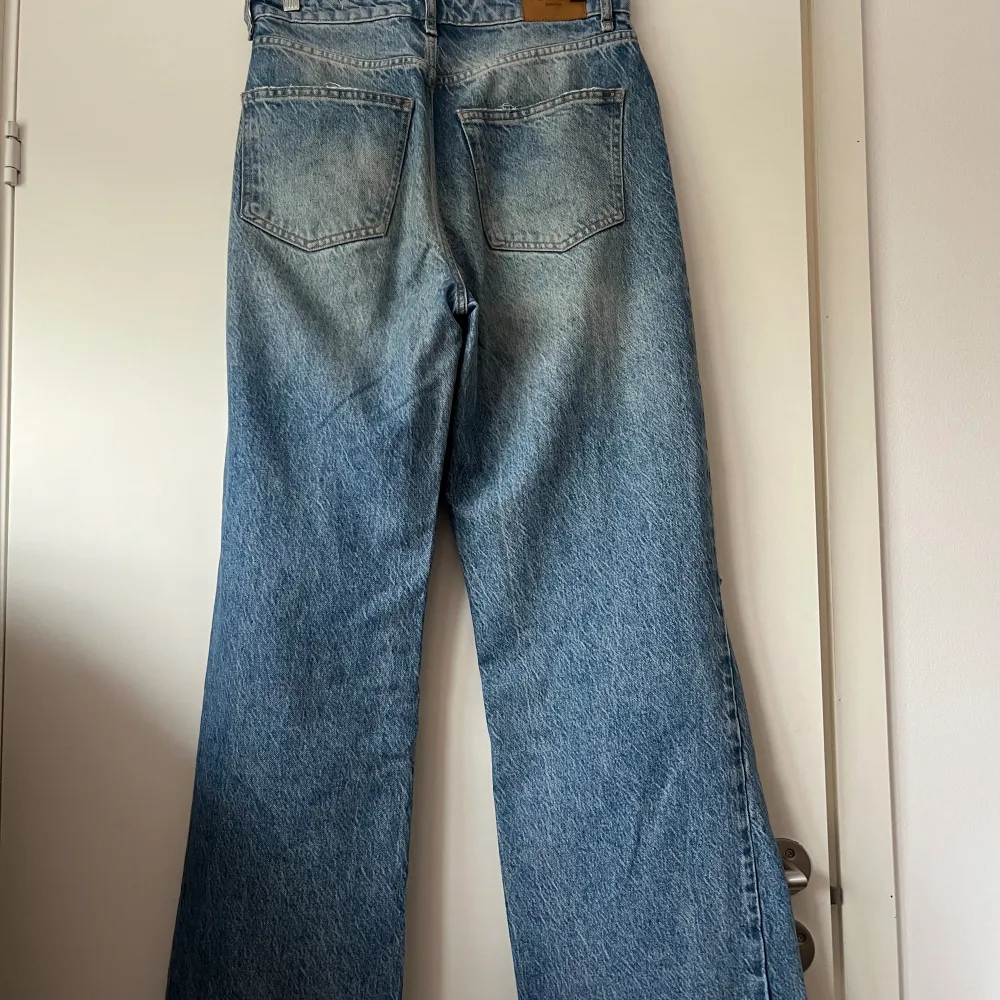 Slitna jeans, passar inte mig längre. Sitter väldigt bra på, använda några gånger. Storlek 38. Köparen står för frakten. Säljer för 200kr. Jeans & Byxor.