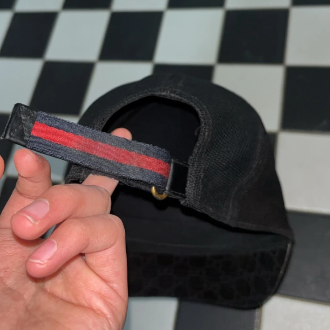 Gucci keps orm kan tänka mig och Limited edition vill inte ha den längre ej min stil  - 91