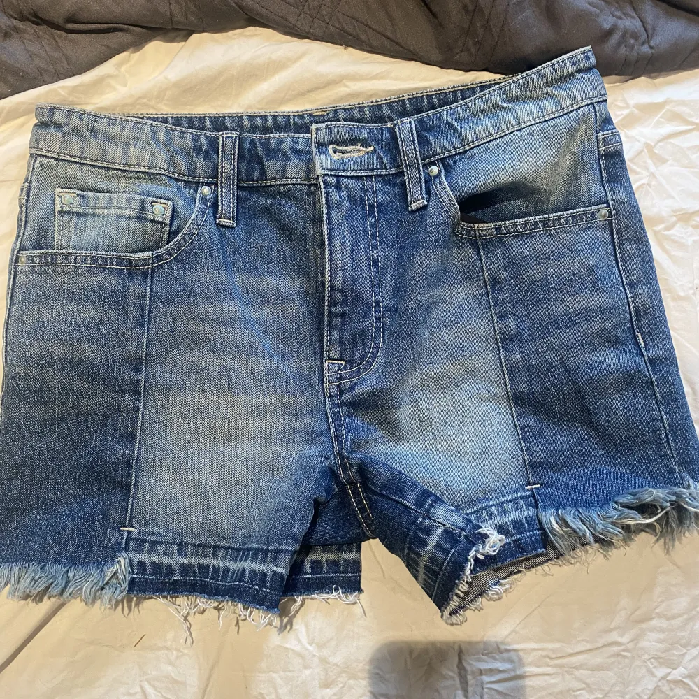 As coola second hand jeansshorts! . Shorts.
