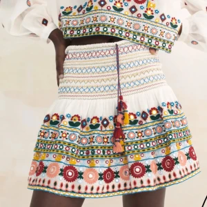 KJOL FRÅN ZARA - Jätte fin zara kjol som är svår att få tag på och inte går att köpa längre jag har vanligt vis storlek xs men den hör passar jätte bra o funkar säkert för större storlek ockås då den är töjbar!💓