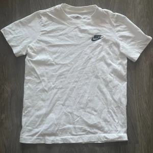 T shirt - Säljer denhär Nike t shirten eftersom den är för liten för mig💗