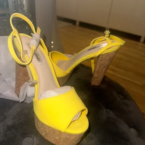 Klackskor  - Klackskor från Nelly som är oanvända! 