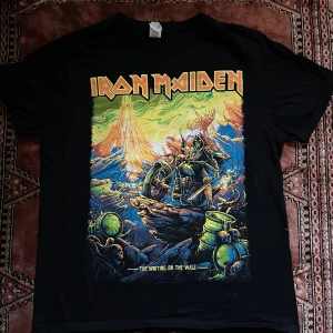 Iron Maiden t-shirt från 2022 tour - Använd max 10 gånger sedan konserten så den är i fint skick, trycker ser nästintill som nytt ut.
