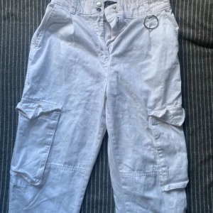 Cargopants - Aldrig använda. Går att justera vid benen