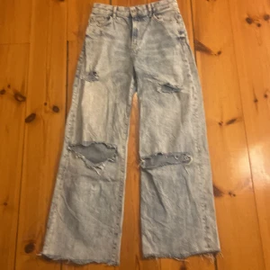 Jeans - Fina jeans dem har en liten fläk som inte går bort 