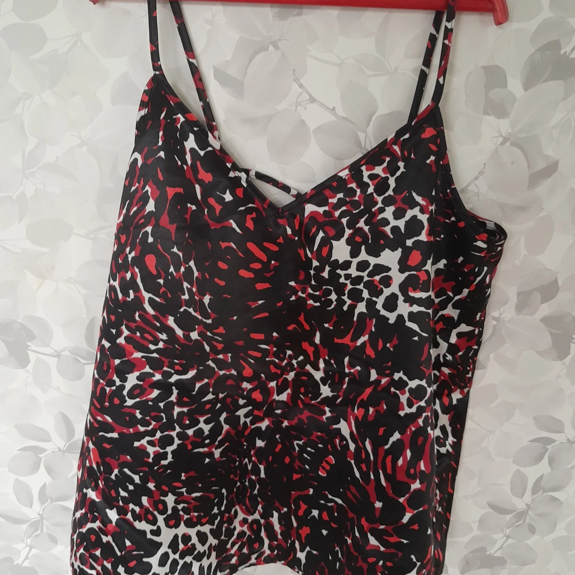 Satin top med leopard print