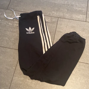 Mjukis byxor  - Säljer dessa, de är använda men fortfarande i bra skick. 