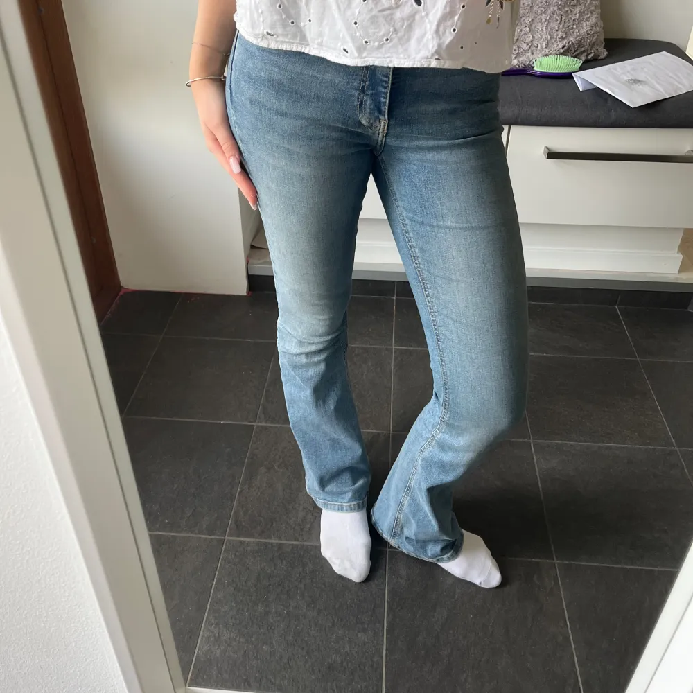 Snygga Lågmidjade jeans från Gina Tricot💓 Säljer då dom inte kommer till användning💓 Pris kan diskuteras💓. Jeans & Byxor.
