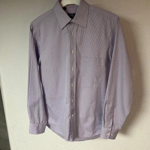 Skjorta Oscar of Sweden - Rosa randig skorta från Oscar of-Sweden Storlek 38, Sitter som en M Mycket fint skick  