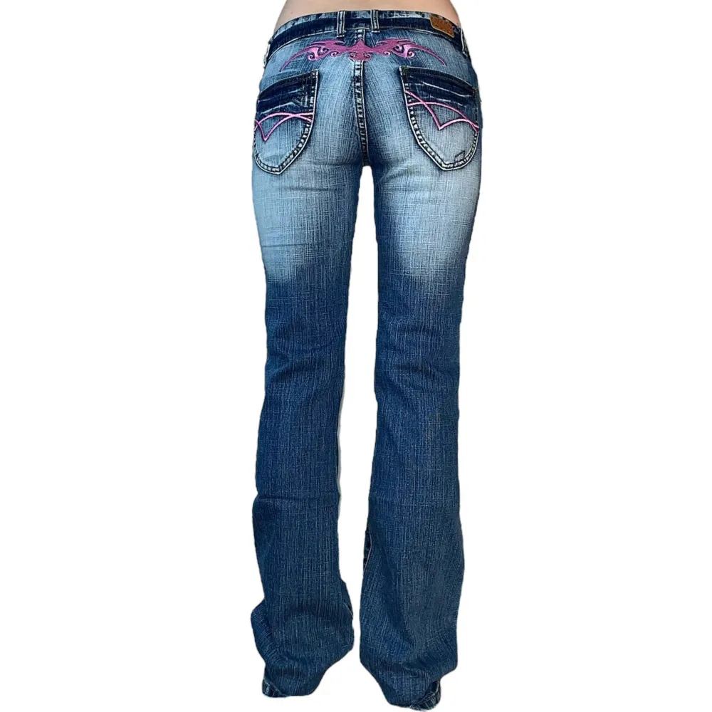 Jeans från crazyage helt nya med lappar kvar i perfekt skick, sitter lågmidjade och är utsvängda, strl 28 som motsvarar S❤️// midja 36cm, längd 103cm, innerbens 83. Jeans & Byxor.