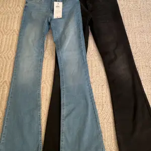 Svå par only jeans jätte snygga💞 Bootcut. Ett par jeans kostade 479kr men detta är ett set där du får två byxor.