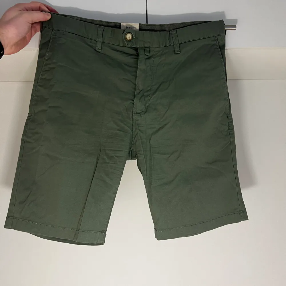 Gröna shorts i mycket fint skick från Brothers. Storlek 32”. Shorts.