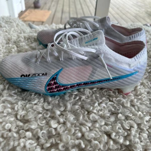 Nike Mercurial  - Använda 1 träning!! 