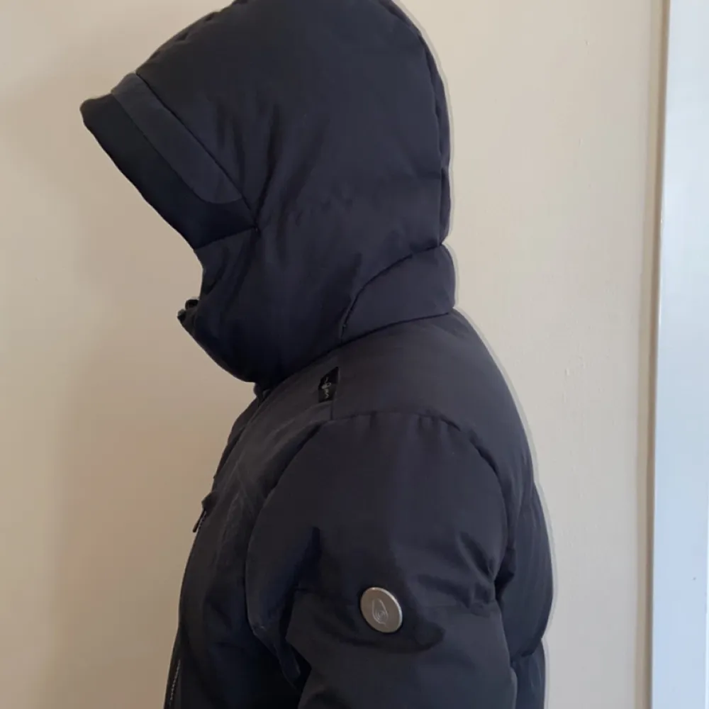 SAIL RACING T8 PARKA   Storlek S/M  Använd endast under en vinter   Inga skador eller slitage  Dun Jacka  . Jackor.